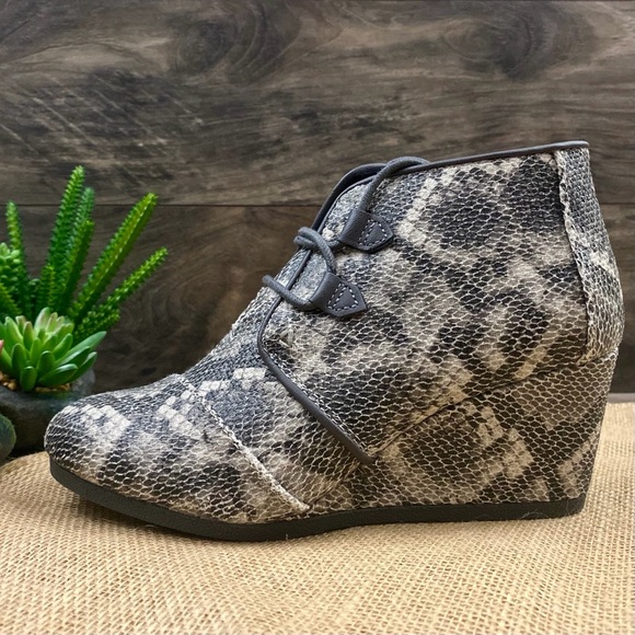 NEW Toms Kala Snakeskin Print Wedge Booties - Picture 6 of 10